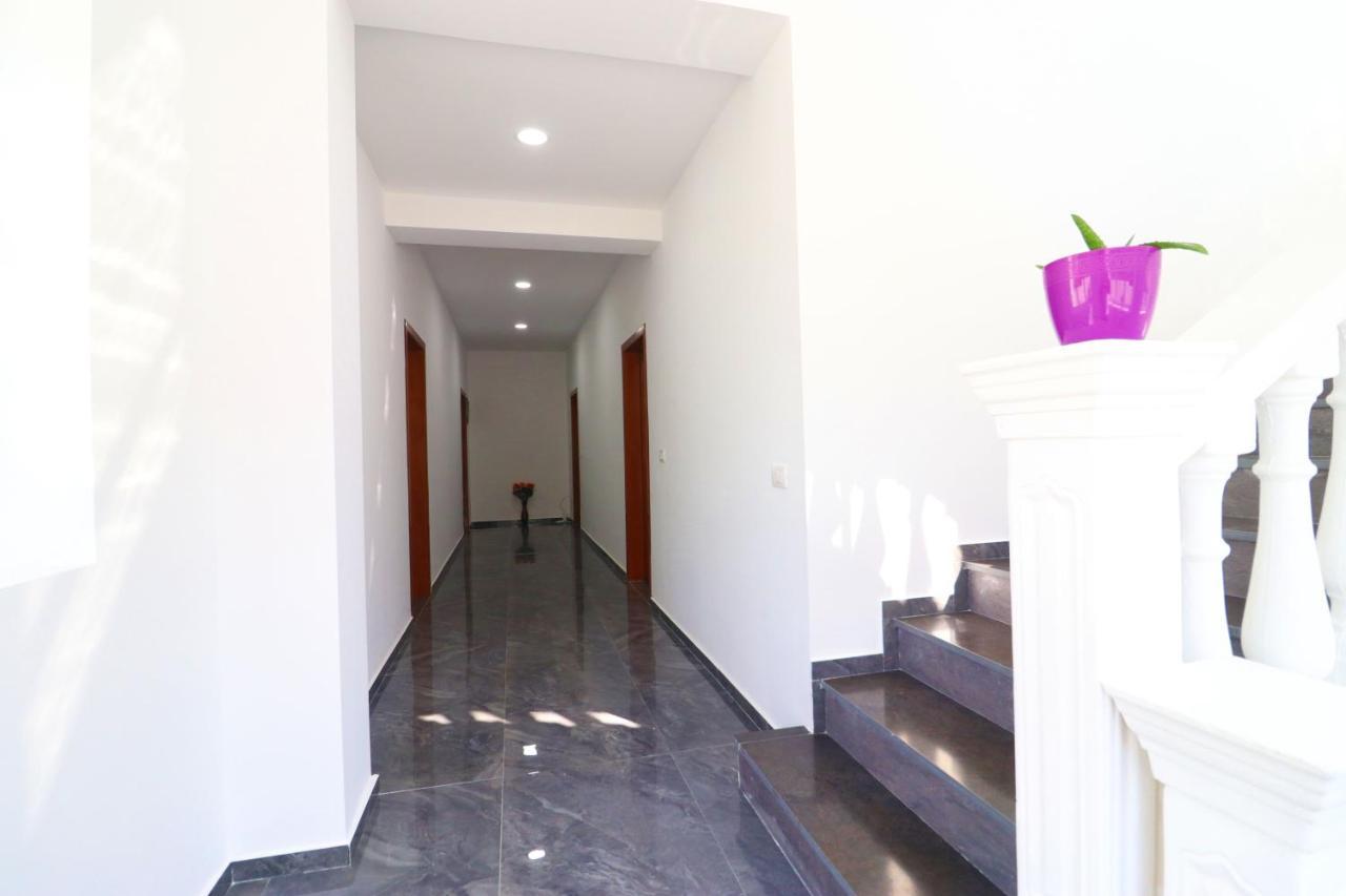 Hotel Kristal Vlorë Exterior foto
