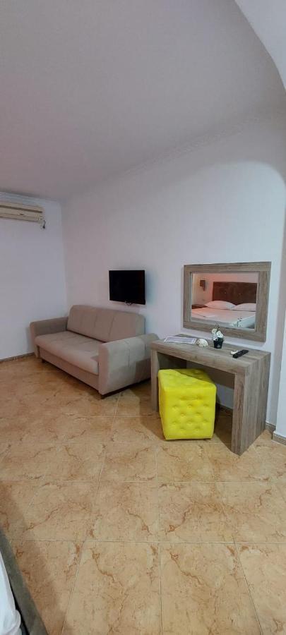 Hotel Kristal Vlorë Exterior foto